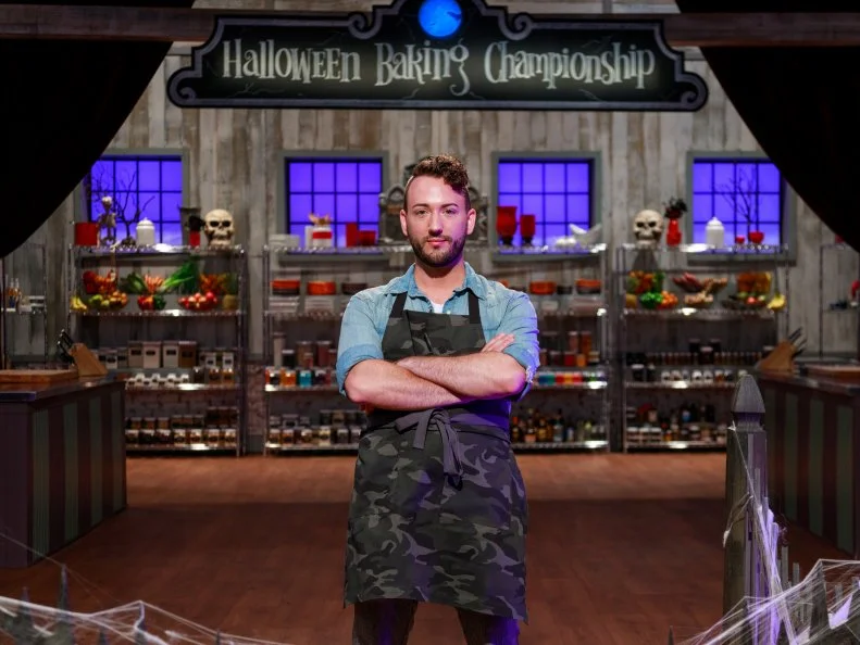 Contestant Aaron Clouse, as seen on Halloween Baking Championship, Season 6.