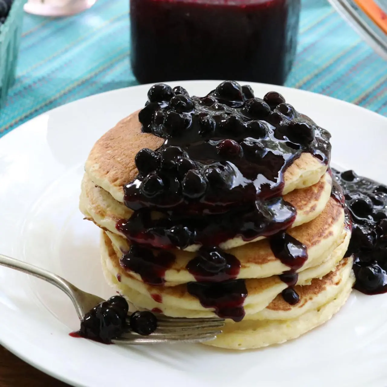 https://food.fnr.sndimg.com/content/dam/images/food/fullset/2020/09/02/QK303_lemon-ricotta-pancakes-with-blueberry-sauce_s4x3.jpg.rend.hgtvcom.1280.1280.suffix/1599064723842.webp