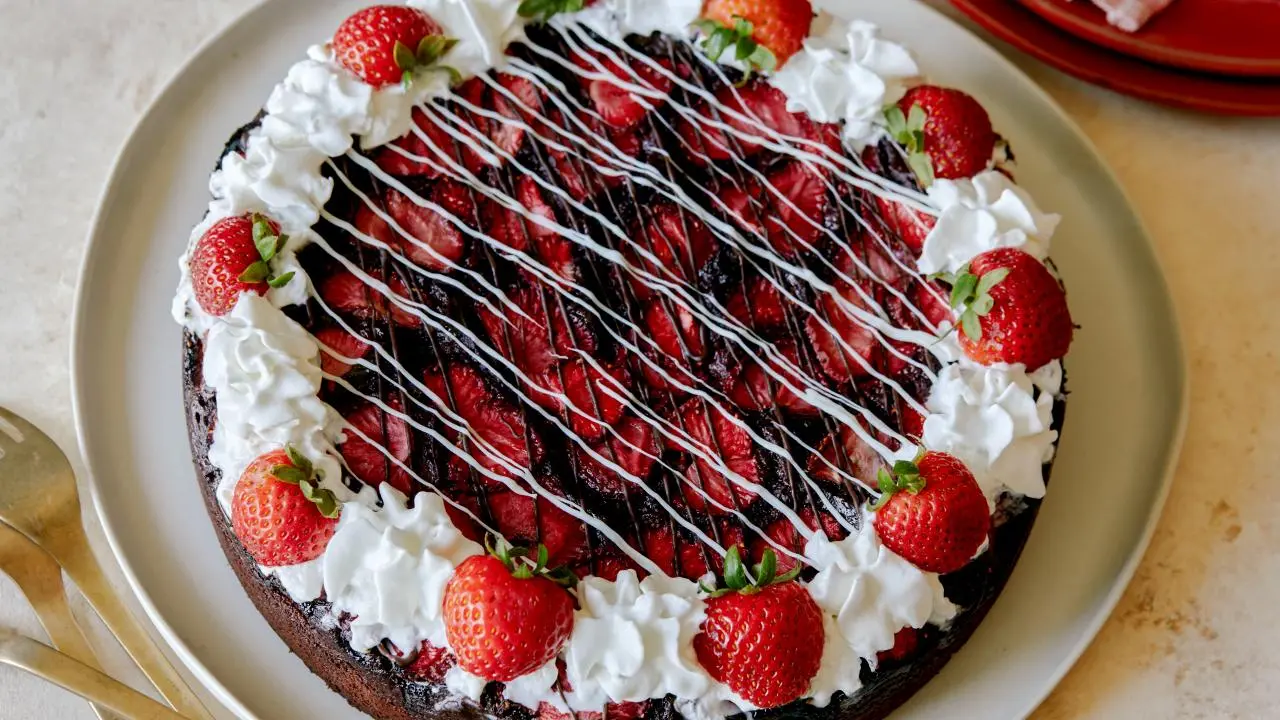 Chocolate Strawberry Cake
