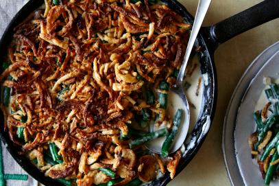 https://food.fnr.sndimg.com/content/dam/images/food/fullset/2020/09/14/0/FNK_Vegan-Green-Bean-Casserole_H1_s4x3.jpg.rend.hgtvcom.406.271.suffix/1600119468987.jpeg