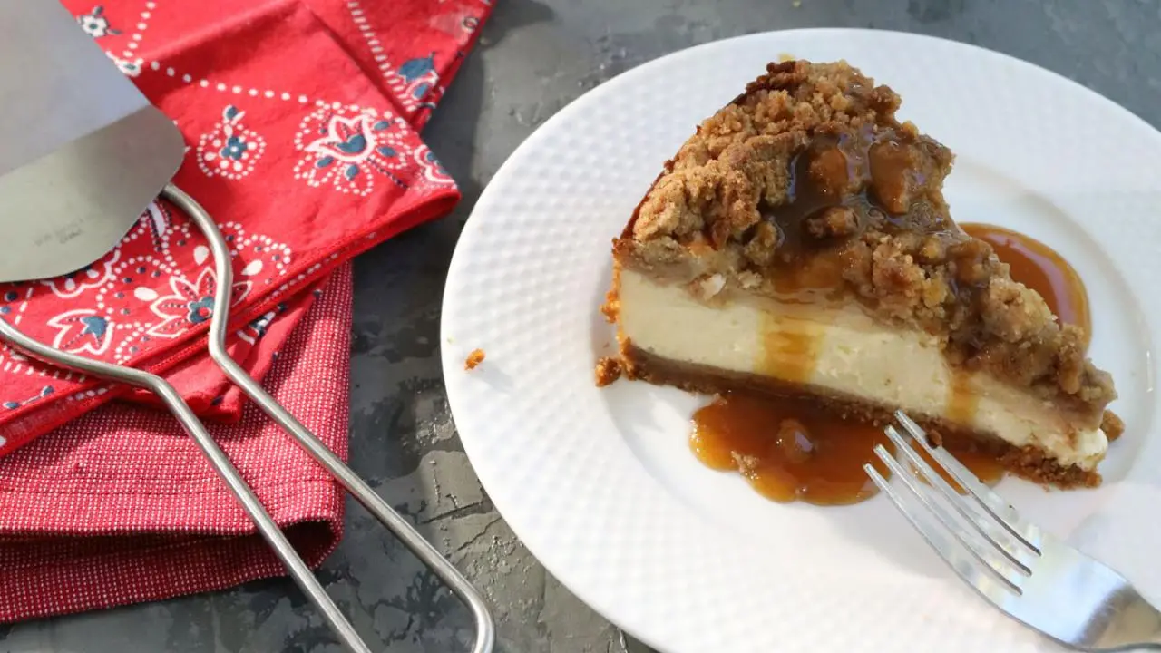 Big Apple Crumb Cheesecake