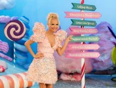 Host Kristin Chenoweth with contestants Cinthya Romriell, Eric Kroeker, Brittani Diehl and Reva Alexander-Hawk, as seen on Candyland, Season 1.