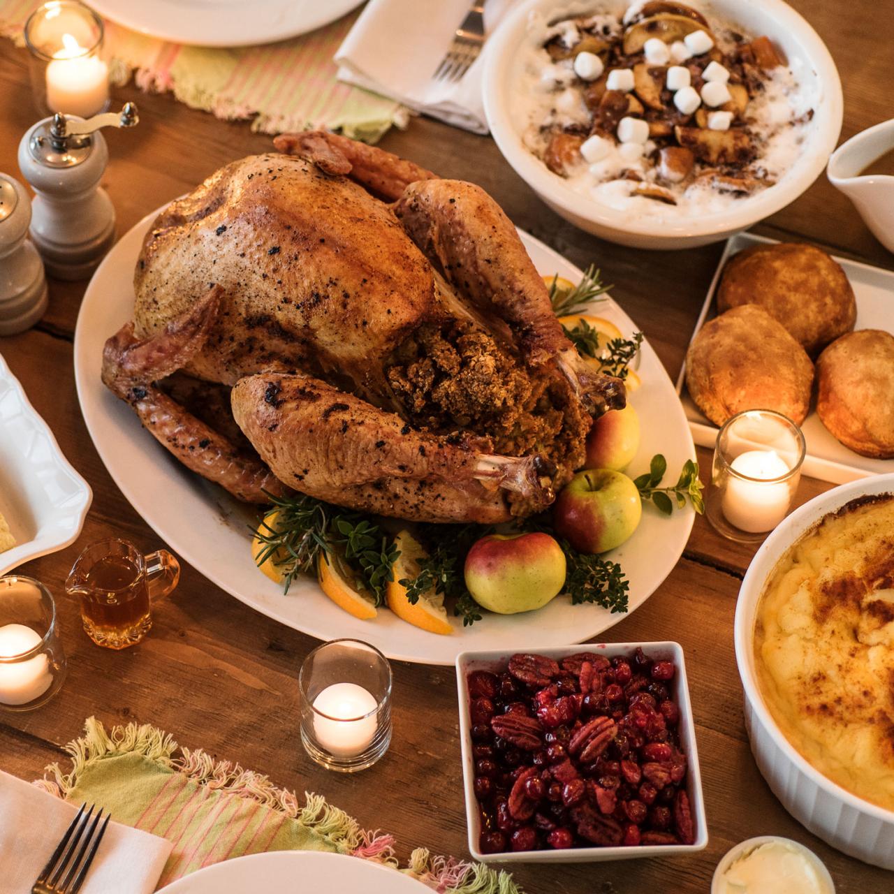 7 expert tips for setting the perfect Thanksgiving table - Village