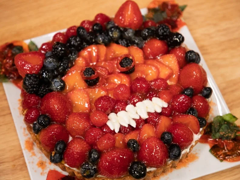 Renee's cake beauty - INGREDIENT: SPINACH. .FRUIT TART W/ GRAHAM CRACKER HAZELNUT, FRESNO CHILE CRUST W/ SPINACH GELEE, PASTRY CREAM AND GOAT CHEESE MOUSSE. .FRIED SPINACH AND DRIED GELATIN FLAMES, as seen on Halloween Baking Championship, Season 6.