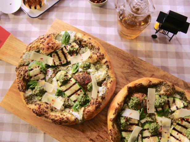 Zucchini Pizza with Basil Mint Pesto_image
