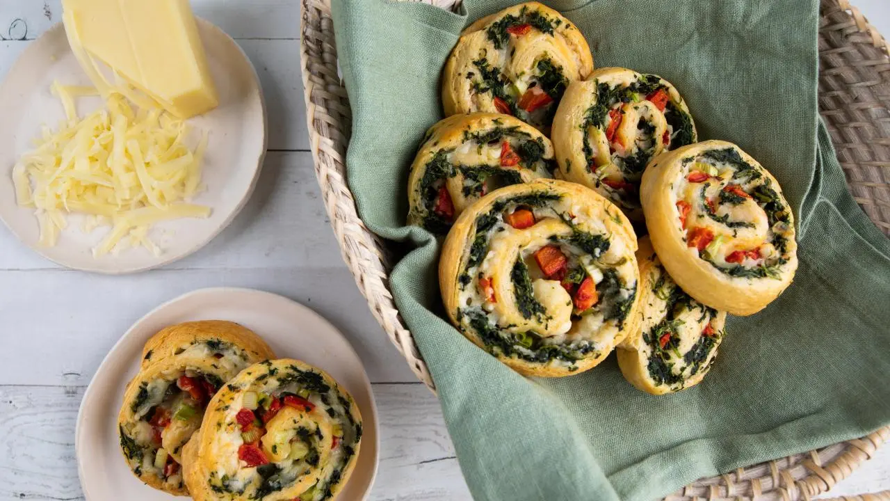 Spinach-Cheddar Rolls