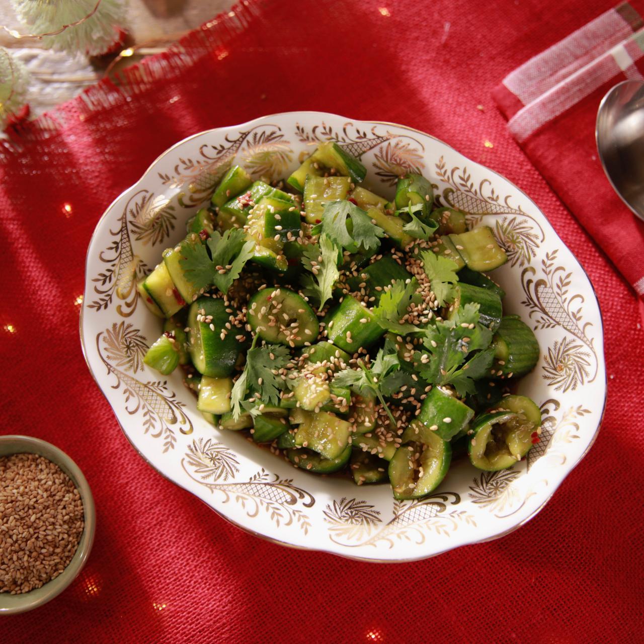 Chinese Smashed Cucumber Salad (拍黃瓜)