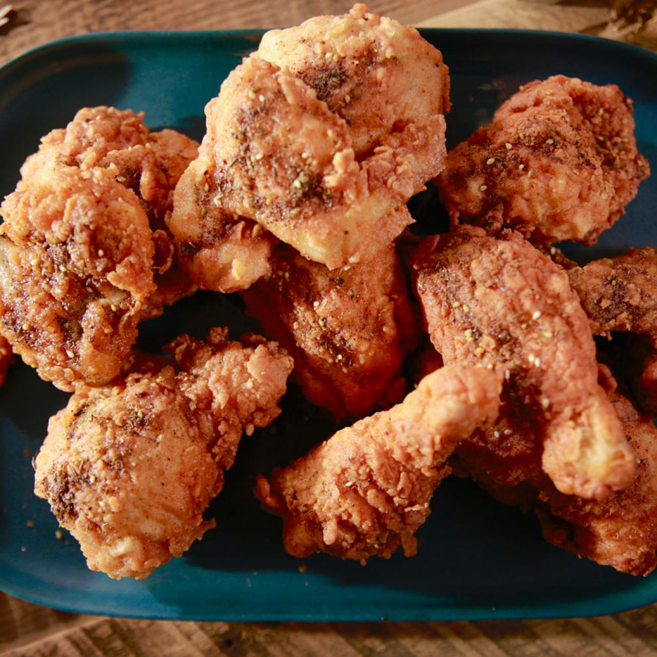 https://food.fnr.sndimg.com/content/dam/images/food/fullset/2020/11/20/MW608__buttermilk-fried-chicken_s4x3.jpg.rend.hgtvcom.1280.1280.suffix/1605900539063.jpeg