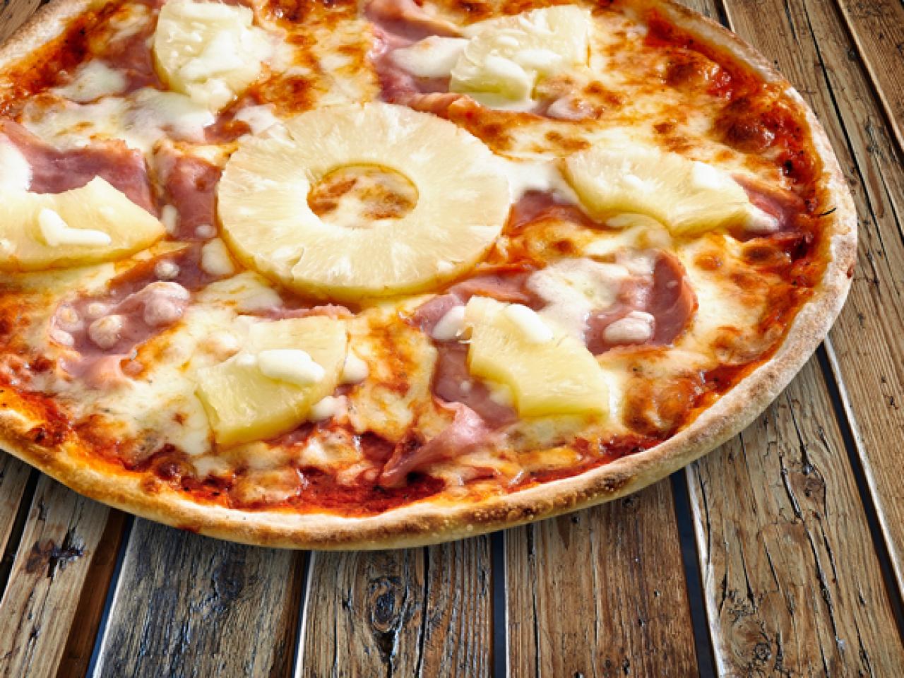 Pineapple pizza