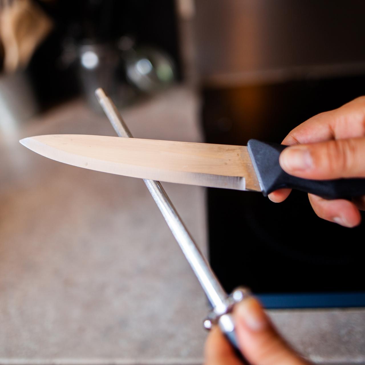 How do I sharpen a bread knife?