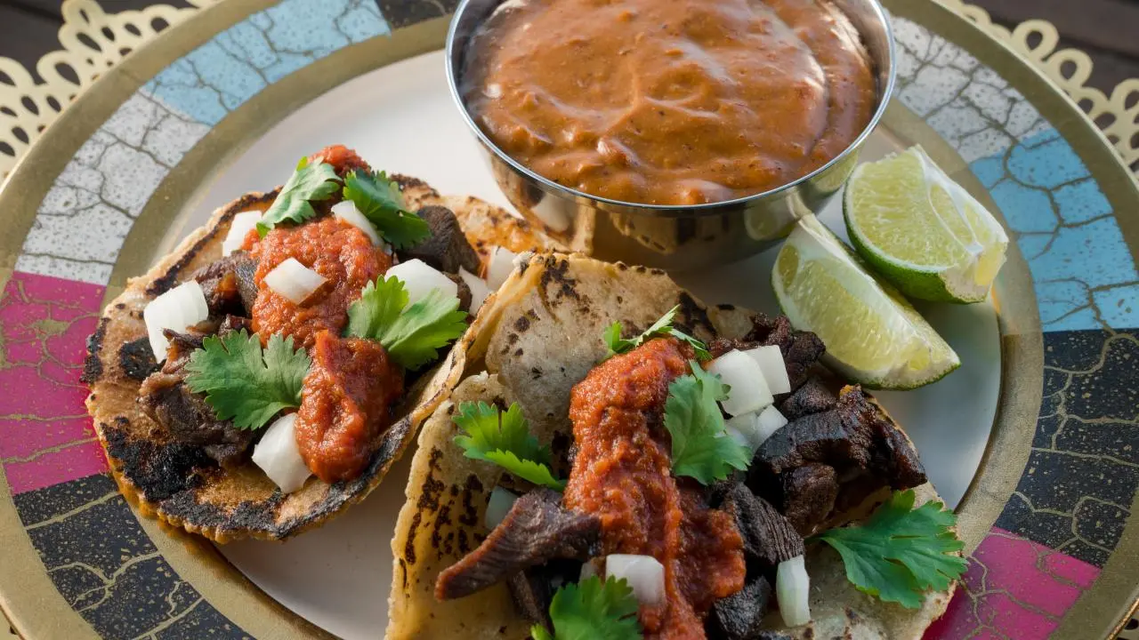 Tacos de Lengue con "Queseaux"