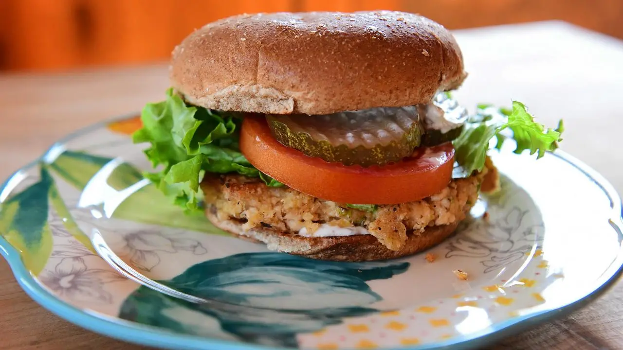 Ree's Salmon Burgers