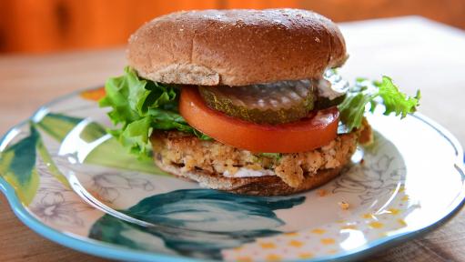 https://food.fnr.sndimg.com/content/dam/images/food/fullset/2021/01/11/0/WU2607_Salmon-Burgers_s4x3.jpg.rend.hgtvcom.511.288.suffix/1610383482600.jpeg