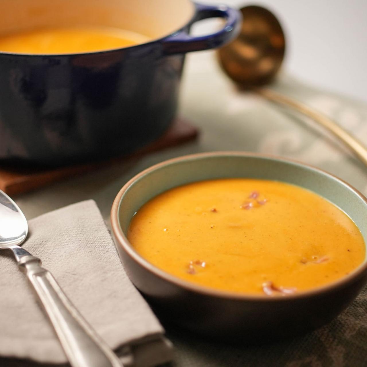 Castellon's Kitchen: Vampire Slayer Soup (Roasted Garlic Sweet Potato Soup)