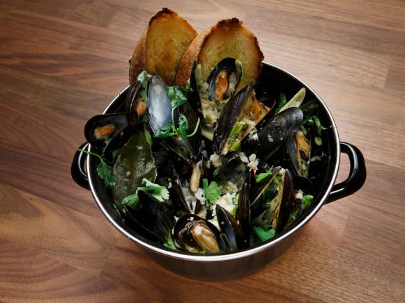 Thai-Inspired Mussels with Coconut Milk and Lemongrass Recipe | Anne ...