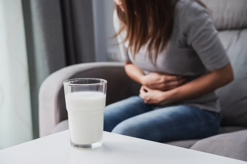 According to FARE, “Food allergy reactions involve the immune system attacking a food allergen, a normally harmless food protein, as though it were an invading germ or parasite. This immune system overaction can cause serious illness and even death.” In contrast, FARE explains that food intolerances do not involve the immune system and are typically related to digestion. While they can cause great discomfort, food intolerances are not deadly. In addition, when you do have an intolerance, there is a tolerable threshold your body can handle.