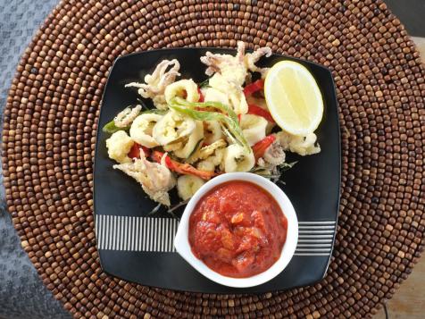 Fried Calamari with Spicy Red Sauce