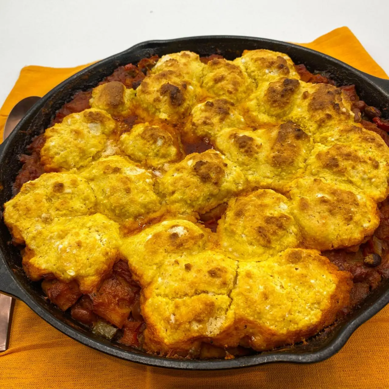 デシモーネ ガーリックポッド Veggie Chili Cornbread Skillet Recipe | Katie Lee Biegel | Food
