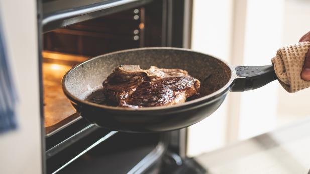 How to Cook Steak In the Oven
