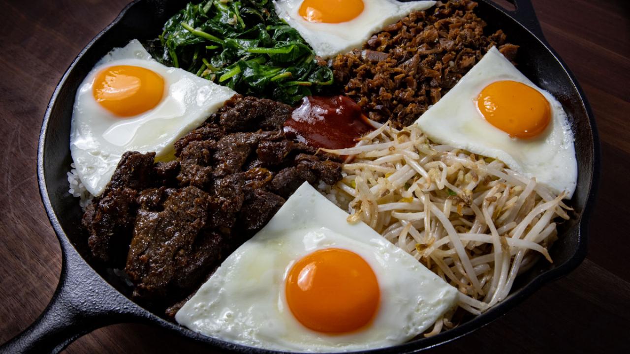 https://food.fnr.sndimg.com/content/dam/images/food/fullset/2021/02/17/EA1607_Dolsot-Bibimbap_s4x3.jpg.rend.hgtvcom.1280.720.suffix/1613581961452.jpeg