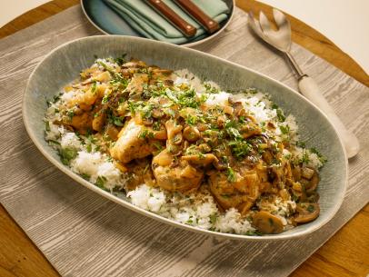 Sunny Anderson makes Sunny’s Easy Smothered Chicken, as seen on The Kitchen, Season 27.