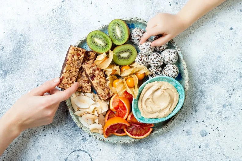 Snacks are mini meals that can help bridge the gap between meals. If you find yourself going over 5 hours during the day without food that is a good time to insert a snack. “Snacks help us meet our nutritional needs, keep us satisfied between meals, and provide fuel for sustained energy,” explains Alexa Schmidt, RD a Registered Dietitian with Binghamton University Dining Services. For the most filling combination, Schmidt recommends choosing a fiber-filled food like fruit, veggies, or whole grains and combining it with a protein and/or healthy fats like hard-boiled egg, Greek yogurt, string cheese, avocado, nuts, or nut butter.