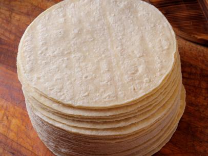 https://food.fnr.sndimg.com/content/dam/images/food/fullset/2021/03/08/stack-of-flour-tortillas.jpg.rend.hgtvcom.406.305.suffix/1615239471574.jpeg