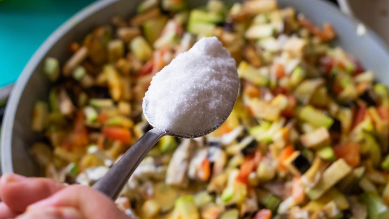 https://food.fnr.sndimg.com/content/dam/images/food/fullset/2021/03/16/putting-too-much-salt-in-vegetables.jpg.rend.hgtvcom.1280.720.suffix/1616000365999.jpeg