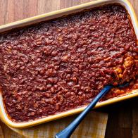 Description: Trisha Yearwood’s Easy Baked Beans. Keywords: Bacon, Vidalia Onion, Pork And Beans, Dark Molasses, Light Brown Sugar, Yellow Mustard