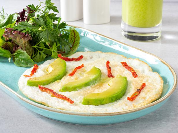 Avocado egg white omelette with salad and green juice