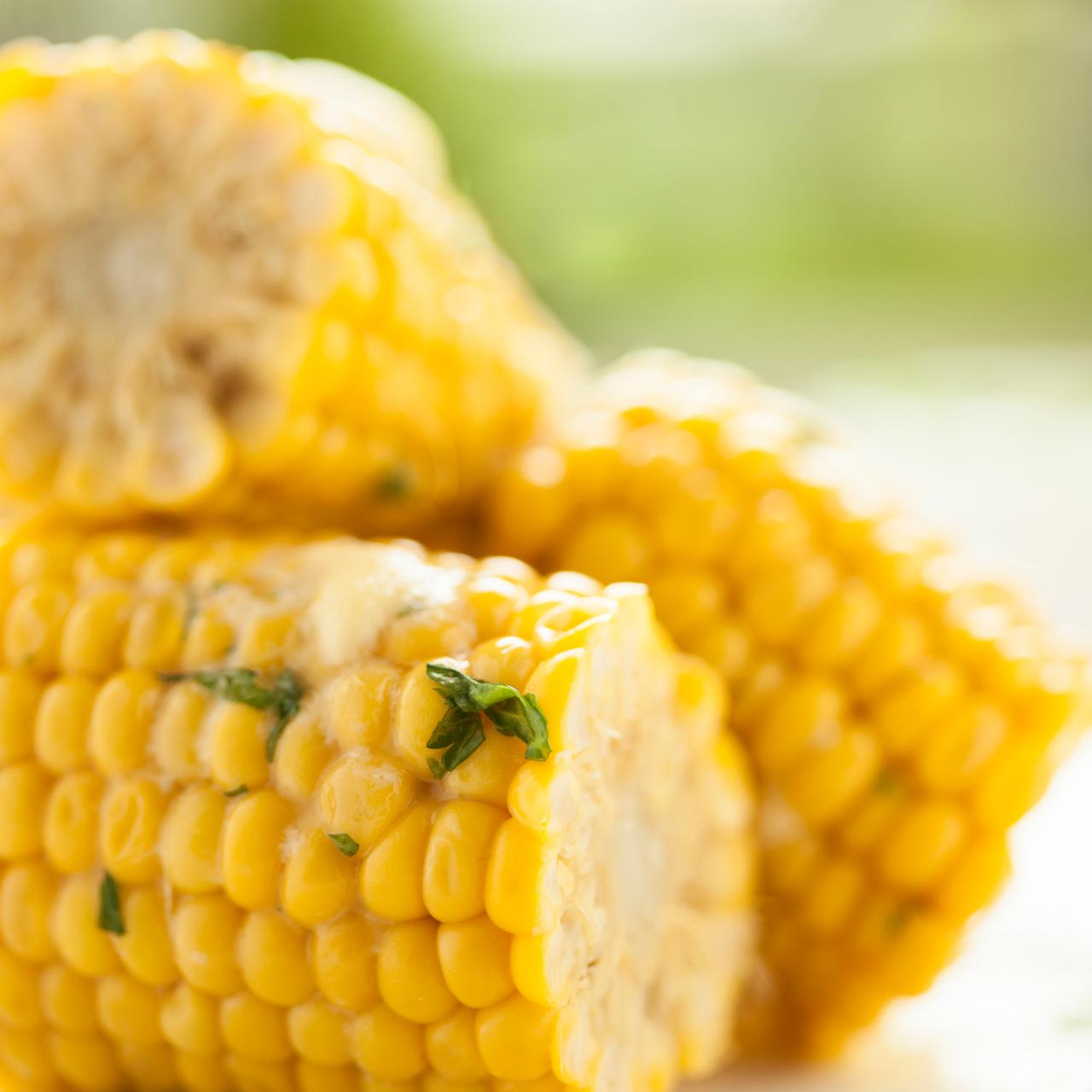 How to Cook Corn on the Cob (5 Ways)