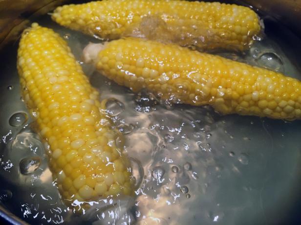 How to boil corn on the cob