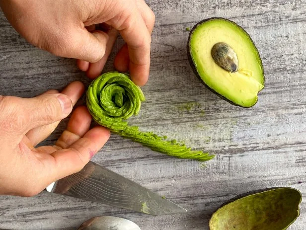 HOW TO CUT FRUIT AND VEGETABLES INTO FANCY SHAPES visual data 3