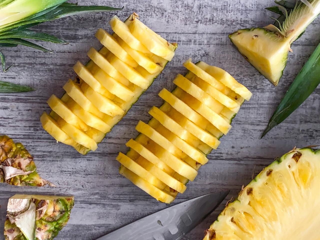 https://food.fnr.sndimg.com/content/dam/images/food/fullset/2021/03/26/FN_fruit-cutting_pineapple-finished_s4x3.jpg.rend.hgtvcom.1280.960.suffix/1616795456573.jpeg