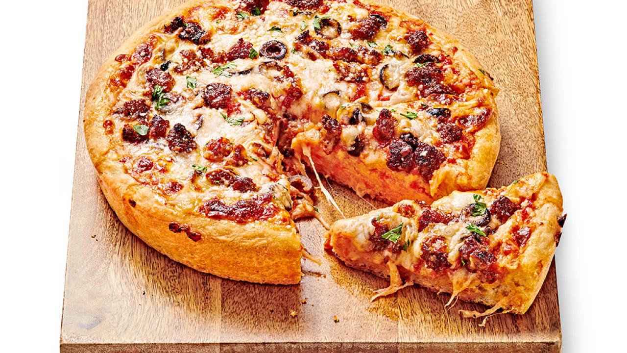https://food.fnr.sndimg.com/content/dam/images/food/fullset/2021/03/30/0/FNM_050121-Deep-Dish-Pizza-with-Sausage-and-Olives_s4x3.jpg.rend.hgtvcom.1280.720.suffix/1617129471036.jpeg