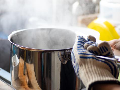 How to Tell the Difference Between a Sauté Pan and a Saucepan
