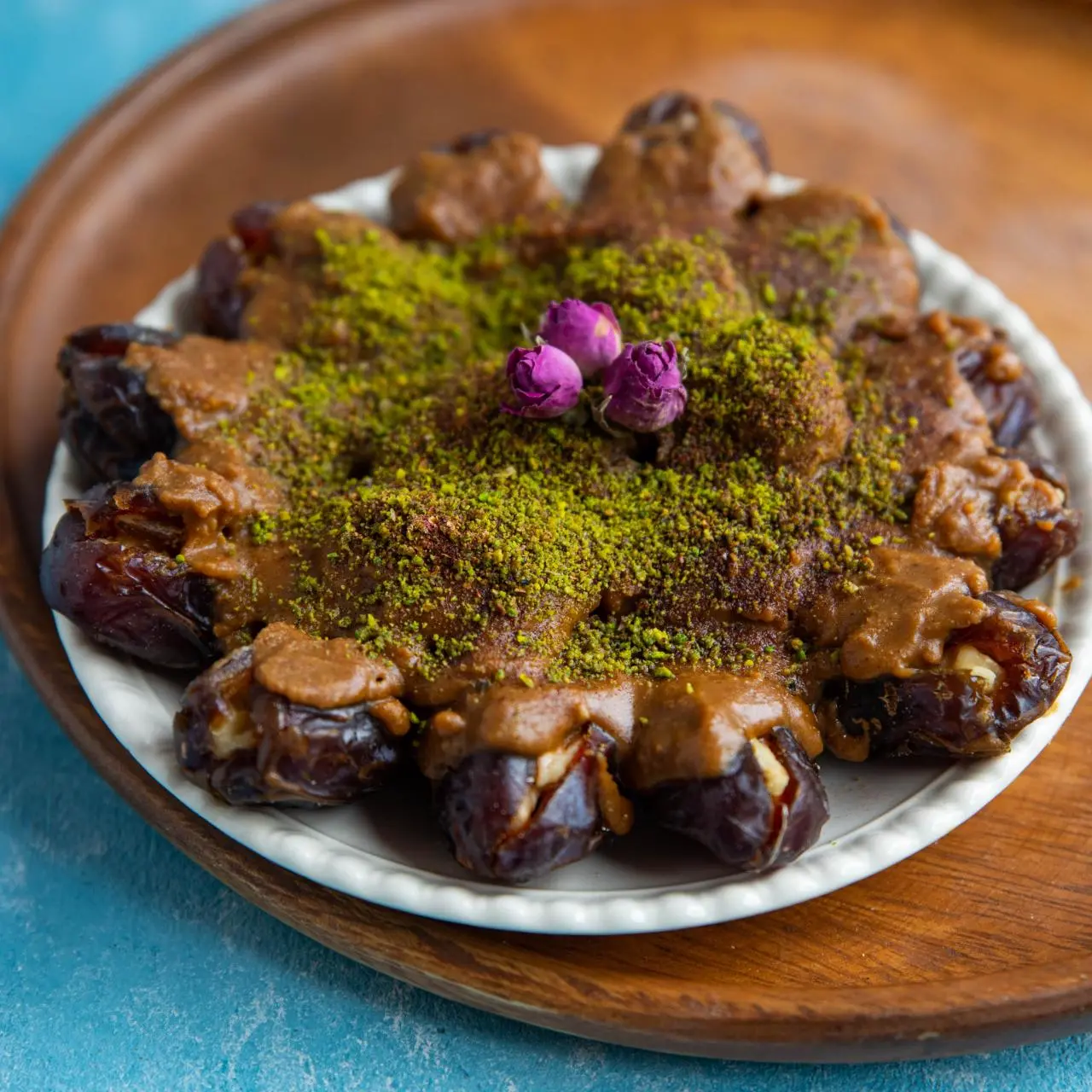 https://food.fnr.sndimg.com/content/dam/images/food/fullset/2021/04/15/0/FNK_Ranginak_s4x3.jpg.rend.hgtvcom.1280.1280.suffix/1618535171399.webp