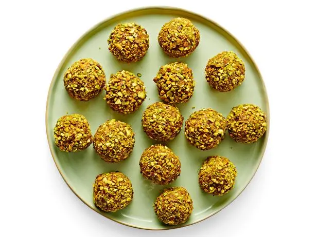 https://food.fnr.sndimg.com/content/dam/images/food/fullset/2021/05/03/0/FNM_060121-Pistachio-Energy-Balls_s4x3.jpg.rend.hgtvcom.616.462.suffix/1620051348997.webp