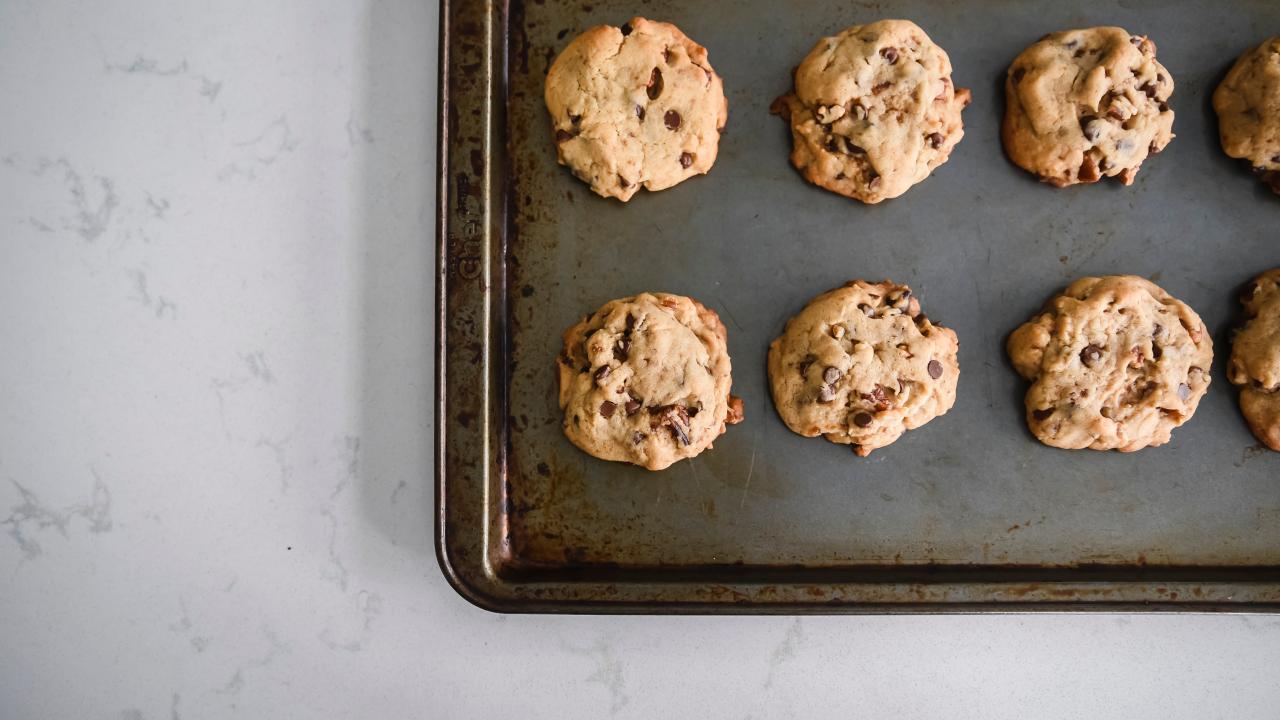 Cookistry: Kitchen Throwdown: Silpat vs. Parchment Paper