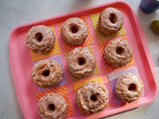 https://food.fnr.sndimg.com/content/dam/images/food/fullset/2021/05/11/MW810_Brown-Butter-Buttermilk-Donuts_s4x3.jpg.rend.hgtvcom.616.462.suffix/1620750905577.jpeg