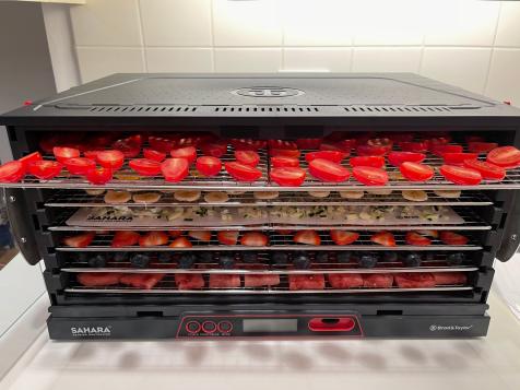 begå Bopæl kort How to Use a Dehydrator to Preserve Food : Collapsible Dehydrator Review |  FN Dish - Behind-the-Scenes, Food Trends, and Best Recipes : Food Network |  Food Network
