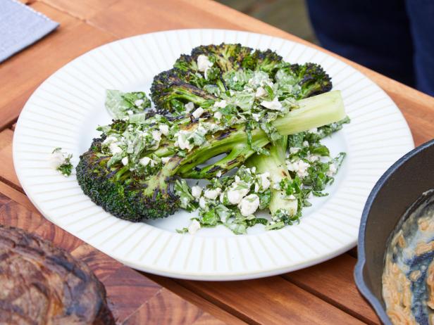 https://food.fnr.sndimg.com/content/dam/images/food/fullset/2021/05/20/FNxWalmart_grilled-broccoli-steaks_s4x3.jpg.rend.hgtvcom.616.462.suffix/1621519707890.jpeg