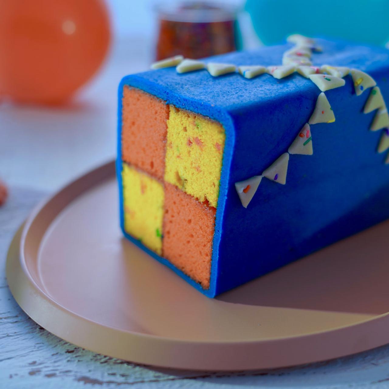 https://food.fnr.sndimg.com/content/dam/images/food/fullset/2021/05/25/MW811_Battenberg-Cake_s4x3.jpg.rend.hgtvcom.1280.1280.suffix/1621970338024.jpeg