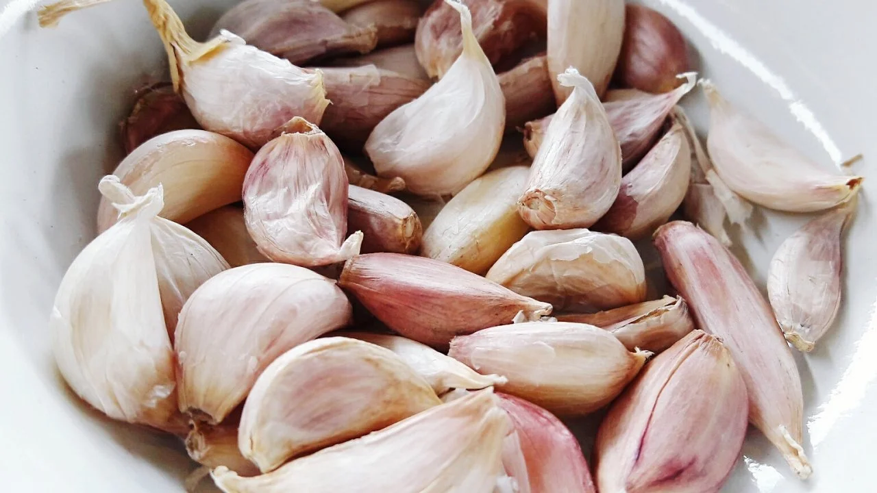 Peeled Garlic Cloves