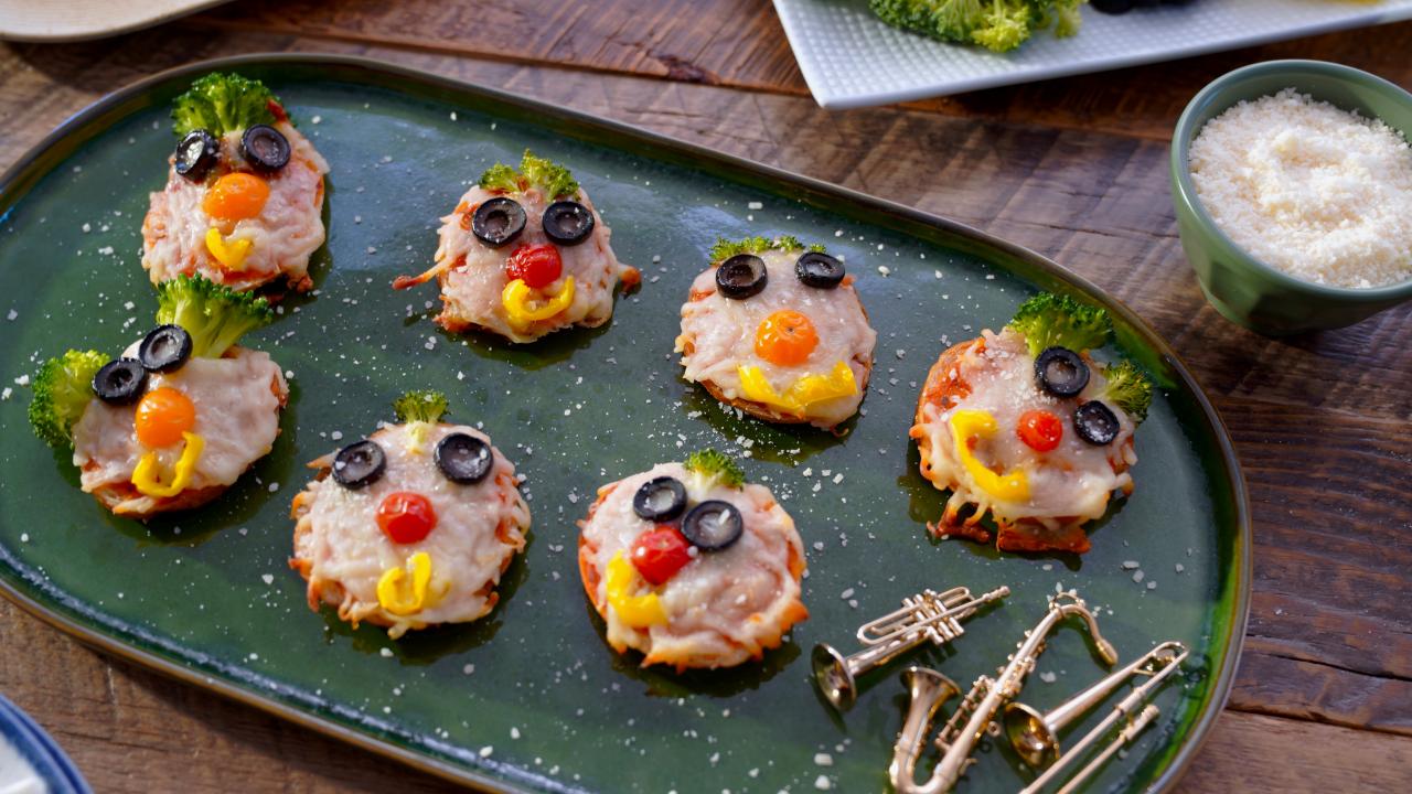 Veggie Supreme Pizza Bagels Recipe Molly Yeh Food Network