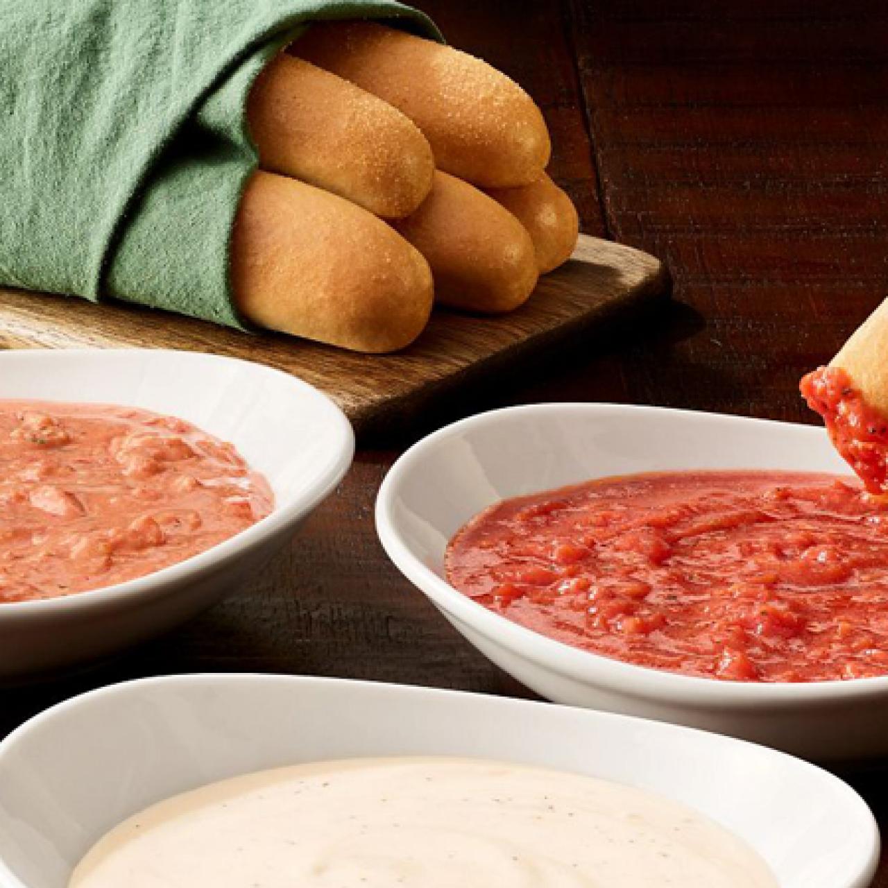 https://food.fnr.sndimg.com/content/dam/images/food/fullset/2021/06/01/Olive-Garden-Never-Ending-Dipping-Sauces_s4x3.jpg.rend.hgtvcom.1280.1280.suffix/1622572407163.jpeg