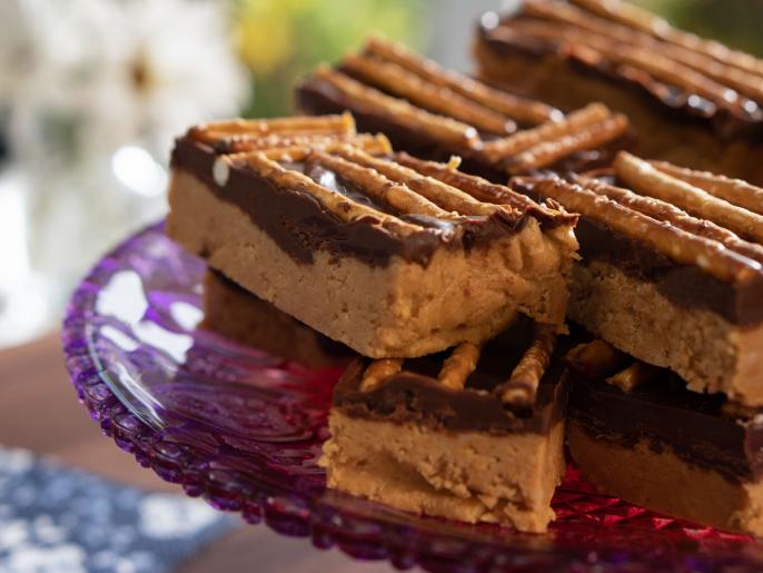 No-Bake Peanut Butter, Chocolate and Pretzel Bars Recipe | Valerie