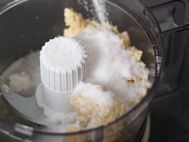 Add caster sugar to dough and mix to form soft dough. Making Boston Banoffee Pie.
