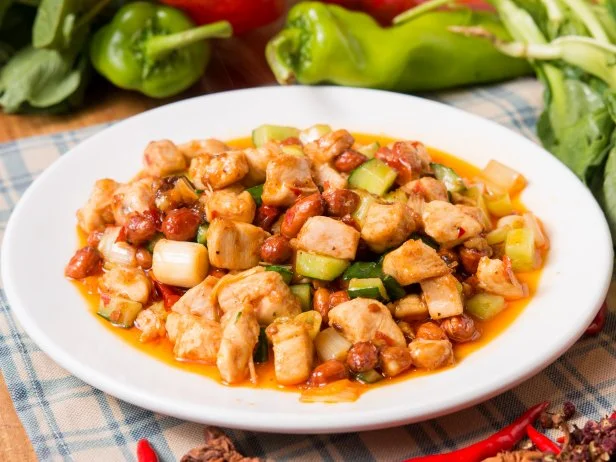 Spicy diced chicken with peanuts