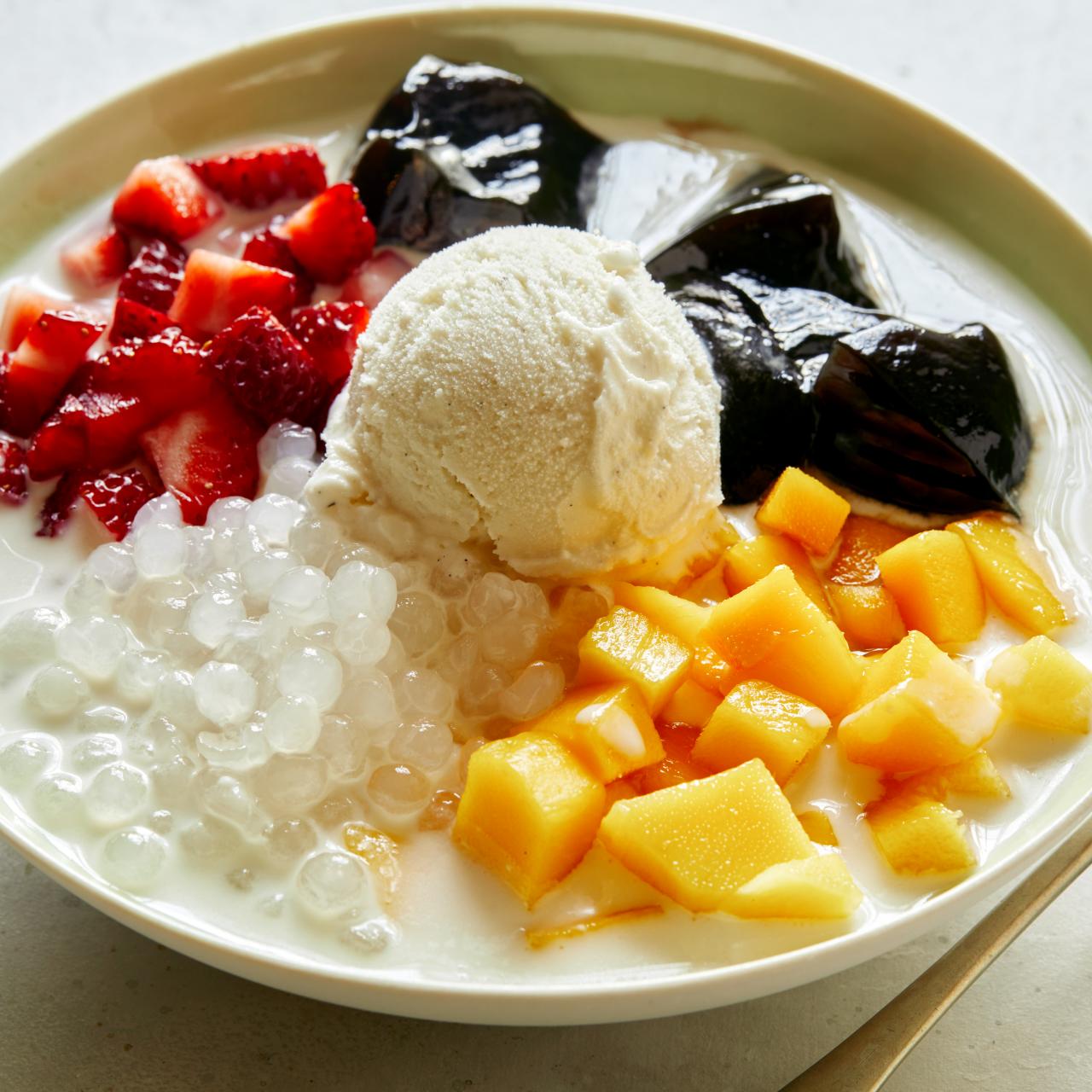 https://food.fnr.sndimg.com/content/dam/images/food/fullset/2021/07/14/0/FNK_Grass-Jelly-Dessert_H2_s4x3.jpg.rend.hgtvcom.1280.1280.suffix/1626288658334.jpeg